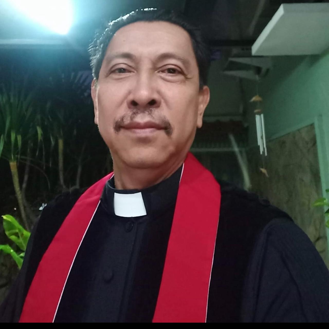 Dr. Latuihamallo, S.Th, M.Mis